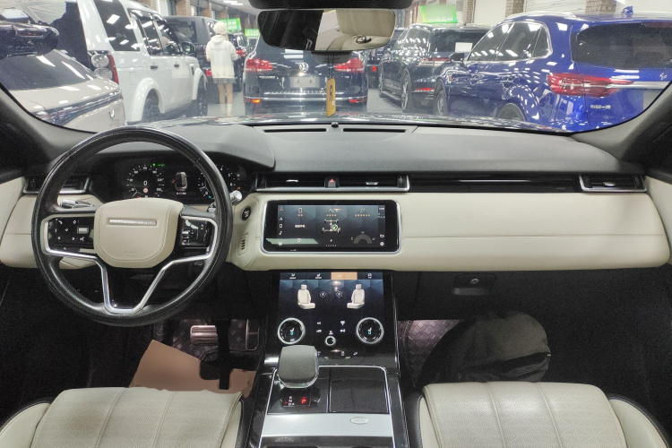 路虎 揽胜星脉 2022款 250PS 熠金珍藏版中控内饰12