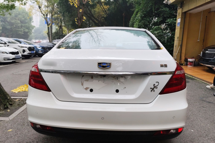 吉利汽车 帝豪 2017款 三厢百万款 1.5L 手动向上版车身外观6