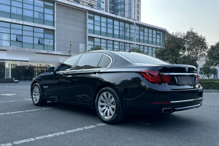宝马7系 2014款 730Li 臻享型车身外观6002