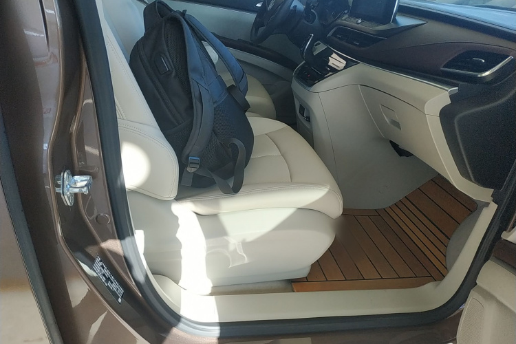 别克GL8 2021款 陆上公务舱 652T 舒适型局部细节41