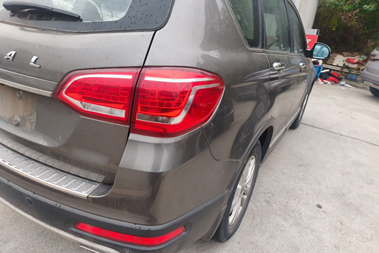 哈弗H6 2013款 运动版 1.5T 手动两驱精英型车身外观9