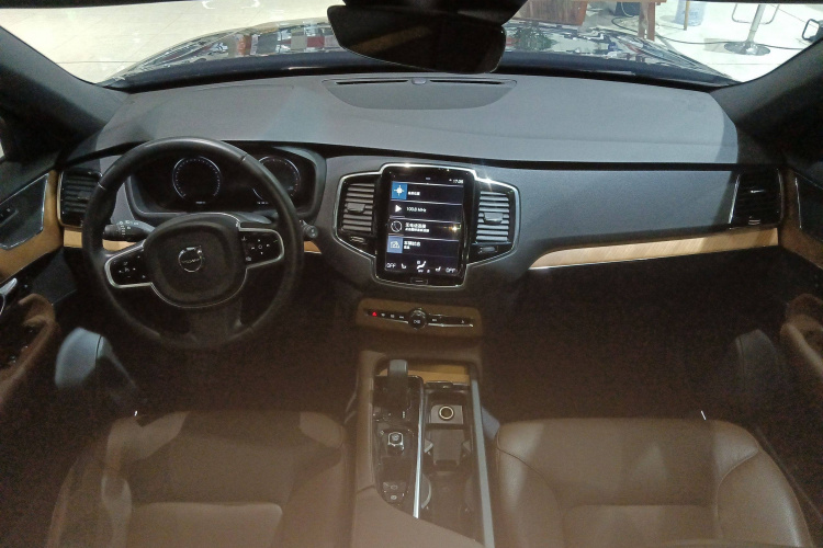 沃尔沃XC90 2022款 B6 智逸豪华版 7座中控内饰12
