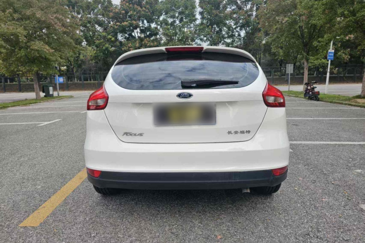 福特 福克斯 2018款 两厢经典 1.6L 自动舒适型智行版车身外观6005