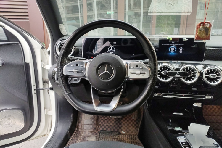 奔驰A级 2020款 A 200 L 运动轿车中控内饰13