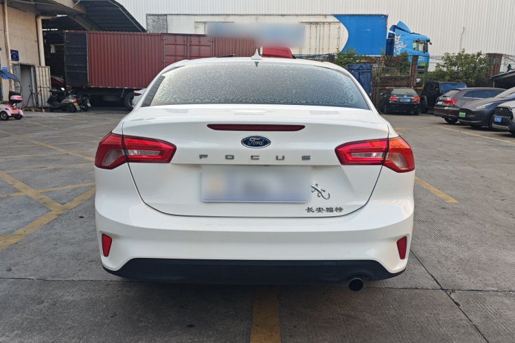 福特 福克斯 2019款 三厢 1.5L 手动锋跃型 国V车身外观6009
