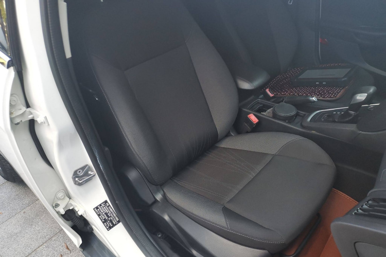 福特 福克斯 2015款 两厢 1.6L 自动舒适型局部细节41