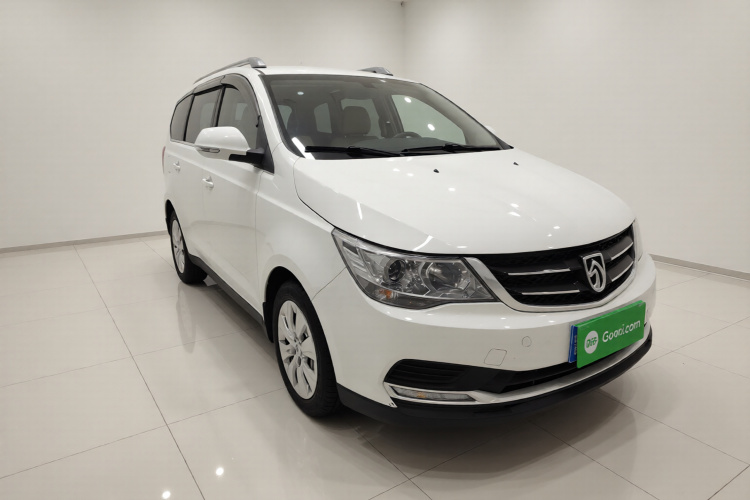 宝骏730 2019款 1.5L 手动超值型 7座 国VI车身外观3