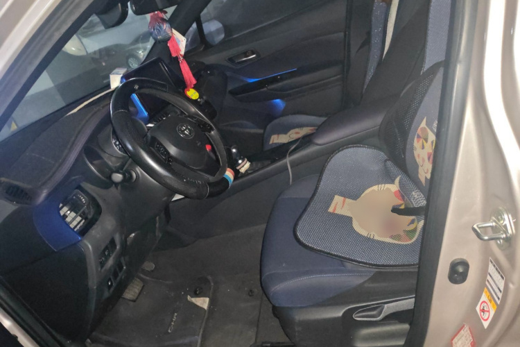 丰田C-HR 2018款 2.0L 领先天窗版 国VI中控内饰19