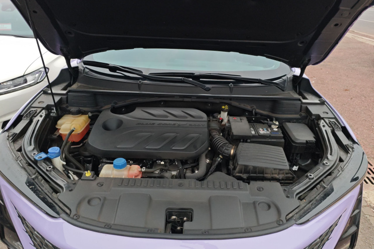 长安UNI-T 2022款 1.5T 运动版 尊贵型机舱底盘24