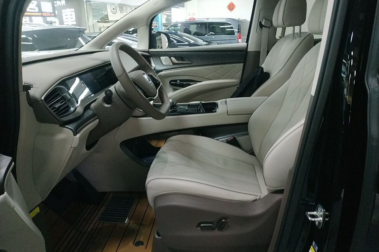 腾势D9 2023款 DM-i 965 尊享型中控内饰19