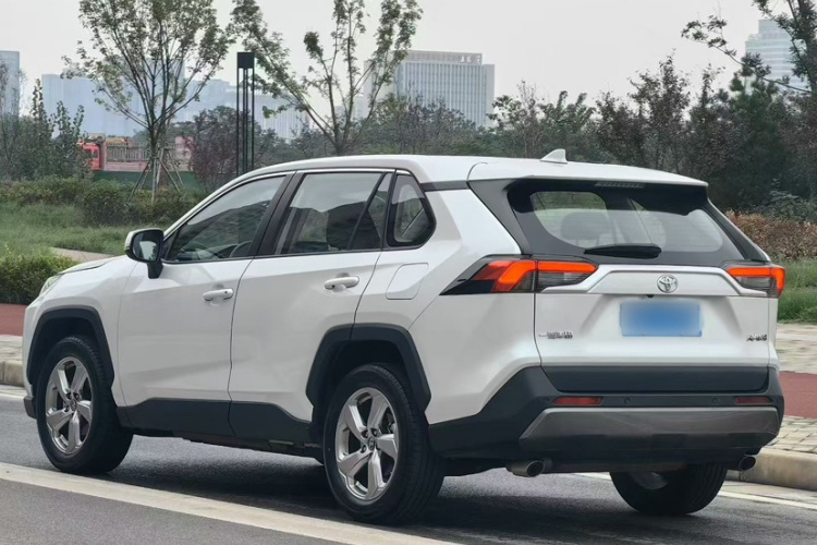 丰田 RAV4荣放 2022款 2.0L CVT两驱风尚版车身外观6004