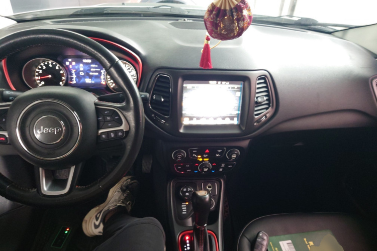 Jeep 指南者 2017款 200TS 自动高性能四驱版中控内饰12