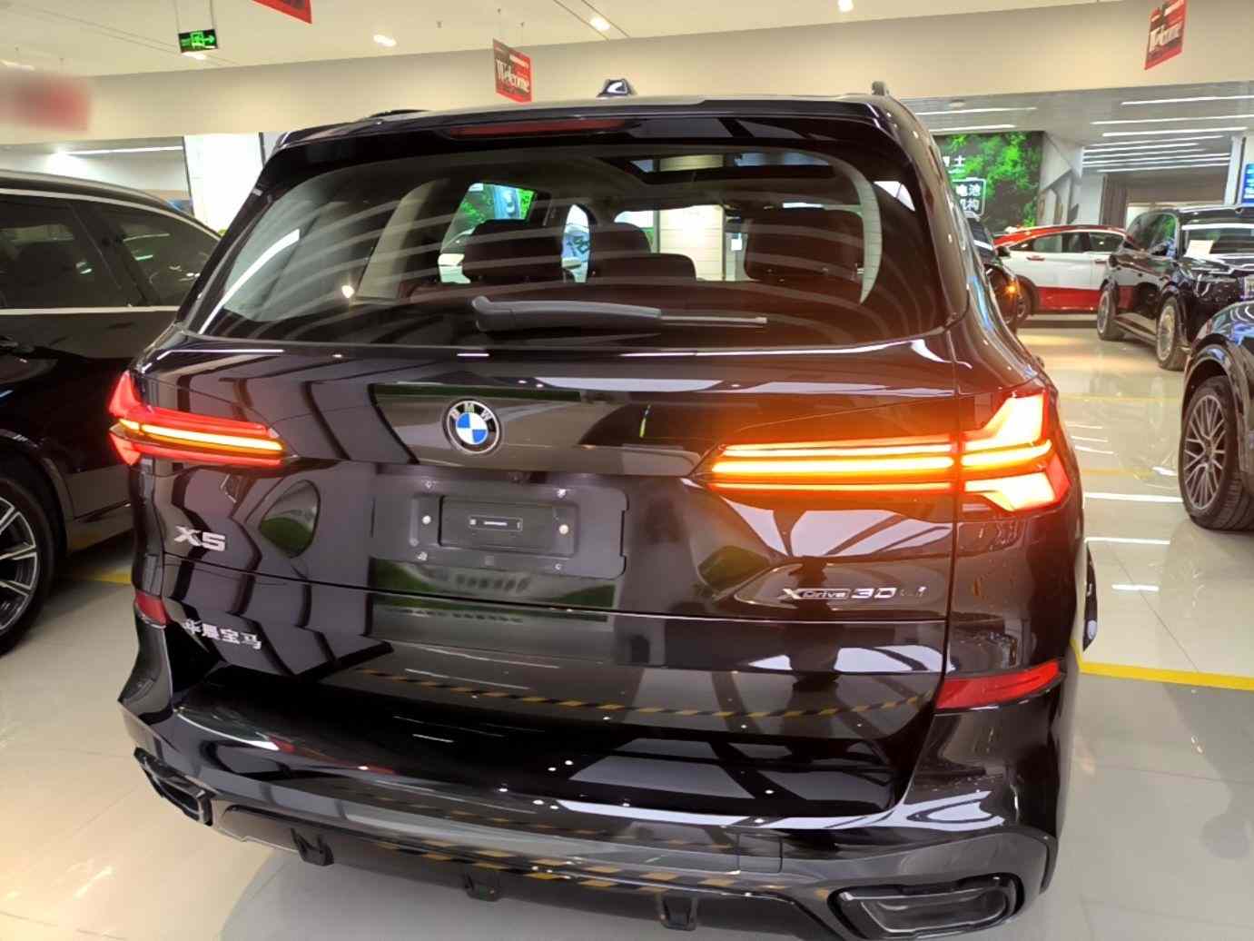 宝马X5 2023款 xDrive 30Li 尊享型M运动曜夜套装(3)