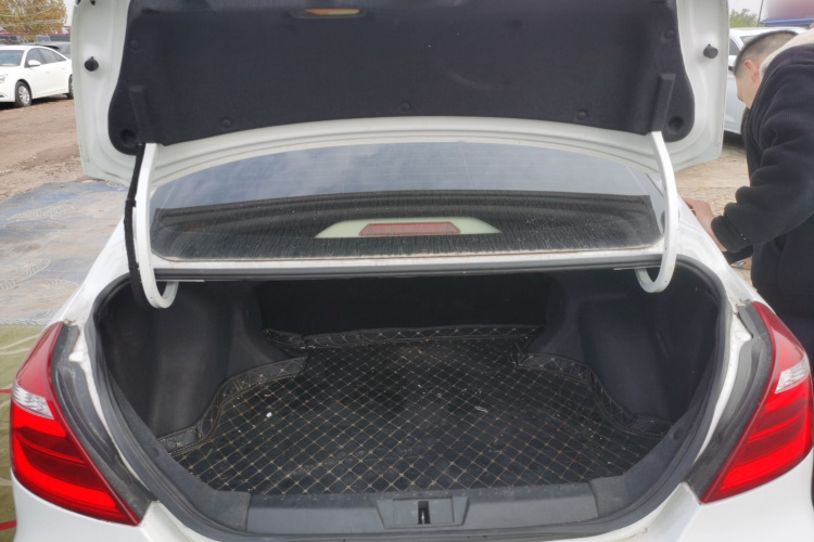 吉利汽车 帝豪 2017款 三厢百万款 1.5L CVT豪华型局部细节23