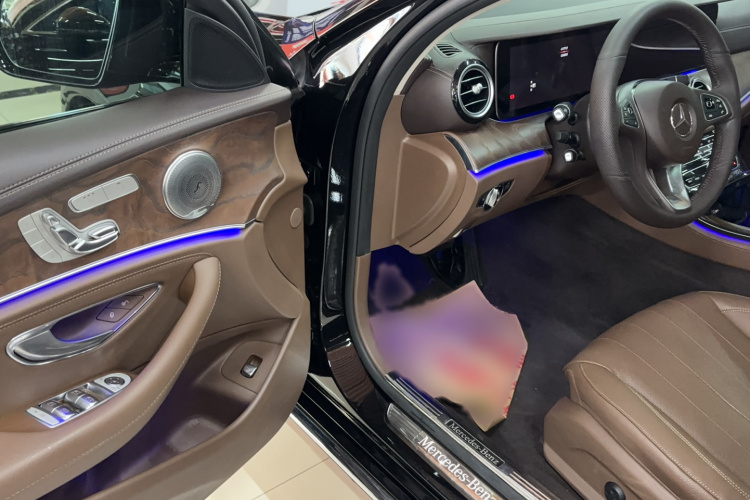 奔驰E级 2017款 E 300 L 豪华型中控内饰7003