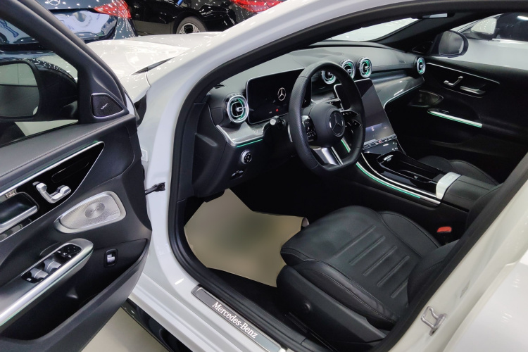 奔驰C级 2023款 改款 C 260 L 皓夜运动版中控内饰20