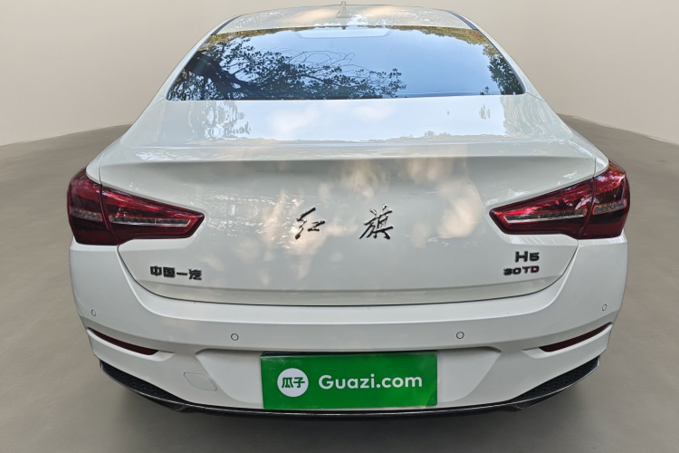 红旗H5 2022款 经典款 改款 1.5T DCT旗韵版车身外观6