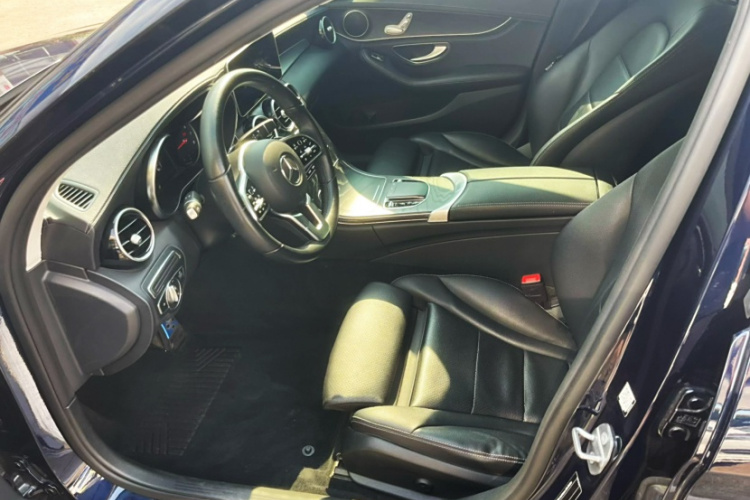 奔驰C级 2019款 C 180 L 时尚型运动版中控内饰7007