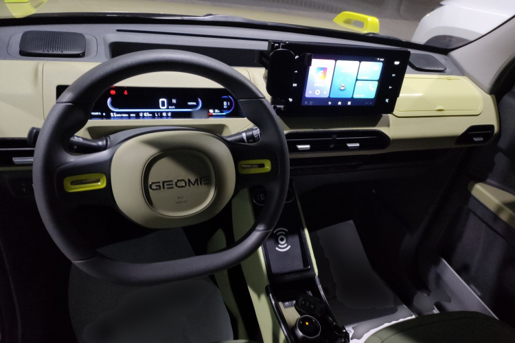 吉利银河 2024款 200km 熊猫骑士中控内饰12