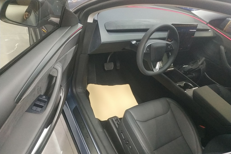 特斯拉 Model Y 2025款 长续航全轮驱动 首发版中控内饰7003