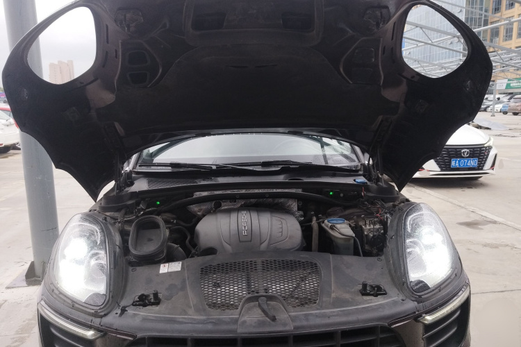 保时捷 2017款  Macan 2.0T机舱底盘24