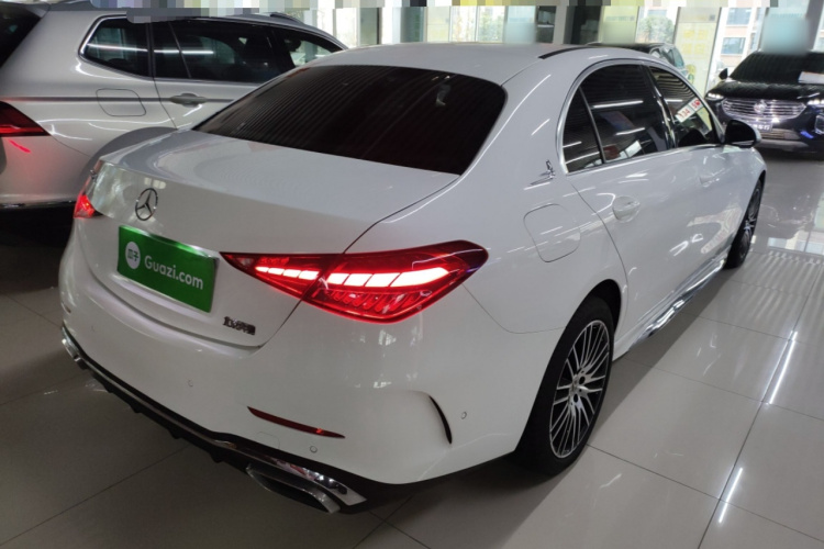 奔驰C级 2023款 改款 C 200 L 运动版车身外观7