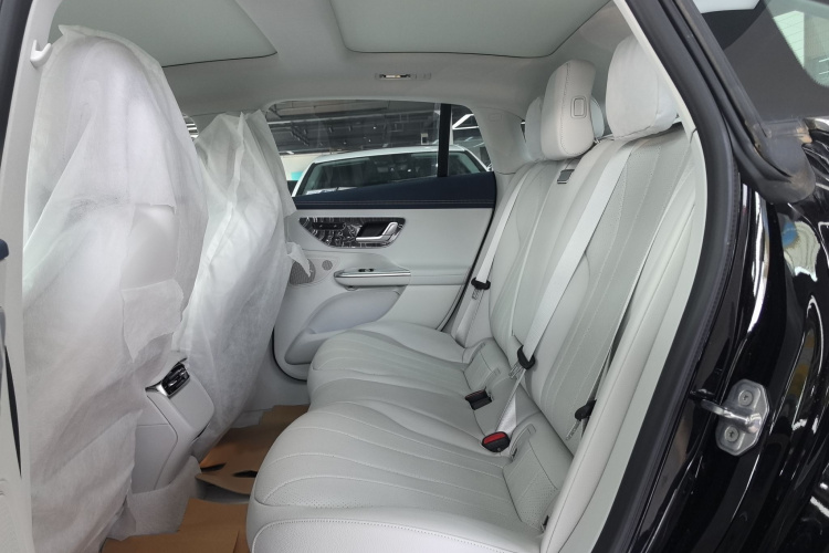 奔驰EQE 2025款 500 4MATIC 豪华版中控内饰7006