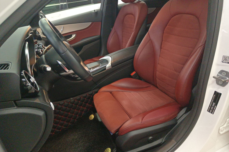 奔驰C级 2020款 C 260 运动版中控内饰19