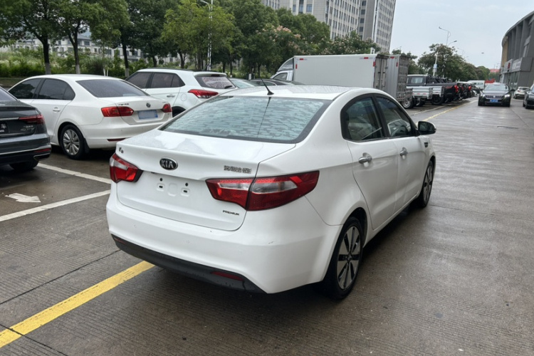 起亚K2 2012款 三厢 1.4L AT Premium ECO纪念版车身外观6005