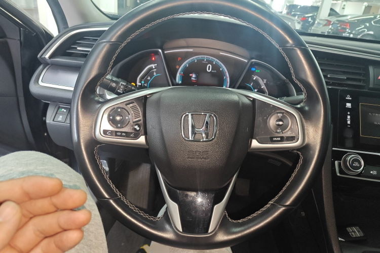 本田 思域 2016款 220TURBO CVT尊贵版中控内饰13