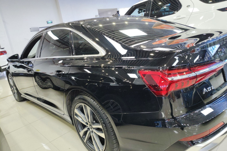 奥迪A6L 2023款 改款 40 TFSI 豪华动感型车身外观4