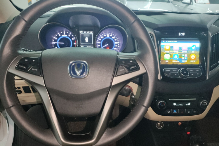 长安 逸动 2016款 1.6L 自动风尚型中控内饰12