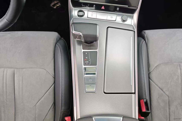 奥迪A6L 2023款 40 TFSI 豪华动感型中控内饰7004