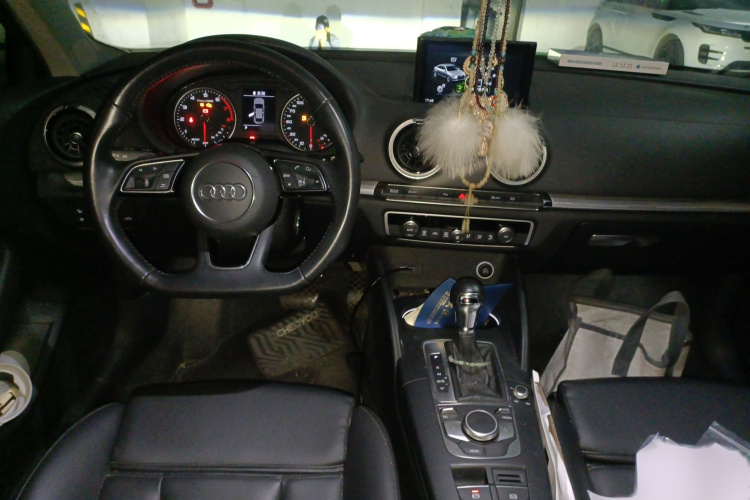 奥迪A3 2018款 30周年年型 Limousine 35 TFSI 运动型中控内饰7002