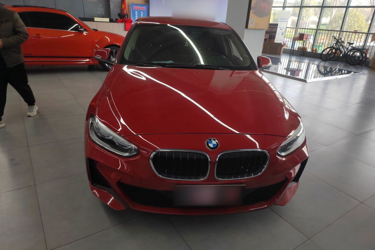 宝马1系 2021款 改款 120i M运动版车身外观2