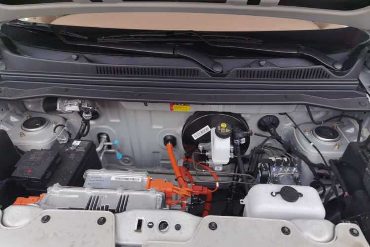 五菱汽车 宏光MINIEV 2025款 四门版 进阶款机舱底盘24