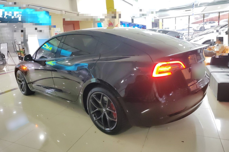 特斯拉 Model 3 2022款 Performance高性能全轮驱动版车身外观4