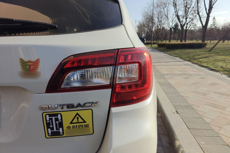 斯巴鲁 傲虎 2015款 2.5i 运动导航版车身外观9