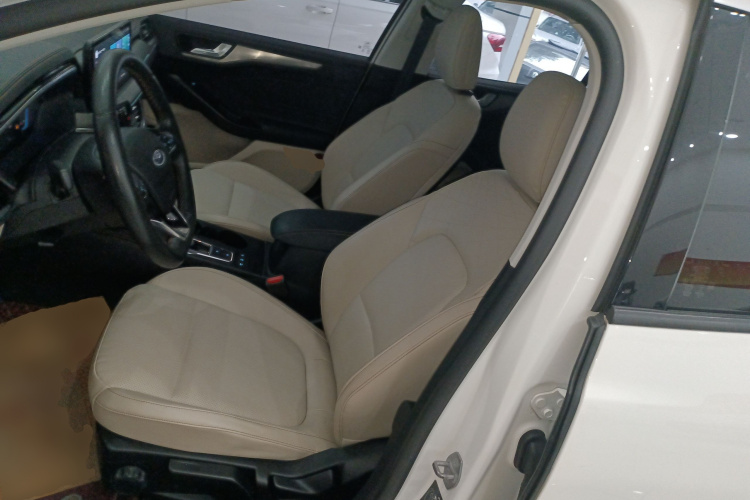 福特 福克斯 2021款 三厢 EcoBoost 180 自动锋潮型中控内饰19
