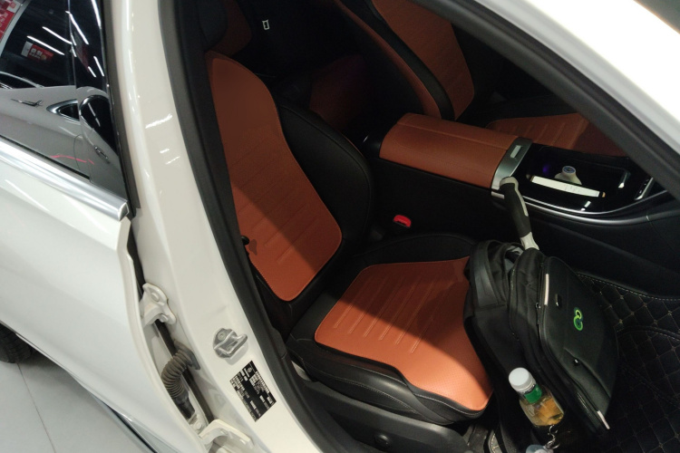 奔驰C级 2022款 改款 C 200 L 运动版局部细节41