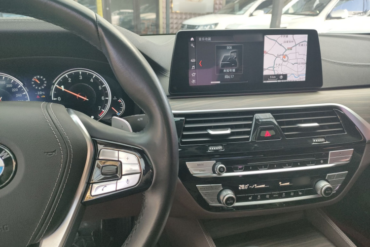 宝马5系 2018款 改款 530Li 领先型 豪华套装中控内饰12