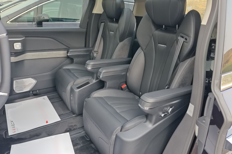 红旗HQ9 PHEV 2024款 2.0T 四驱商务版中控内饰7004