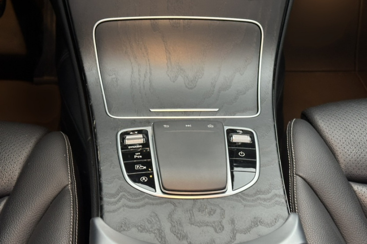 奔驰C级 2020款 改款 C 260 L 运动版中控内饰7003