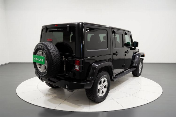 Jeep 牧马人 2014款 2.8TD Sahara 四门版车身外观7