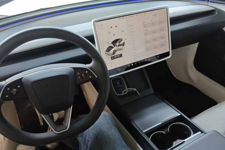 特斯拉 Model 3 2023款 长续航全轮驱动版中控内饰12