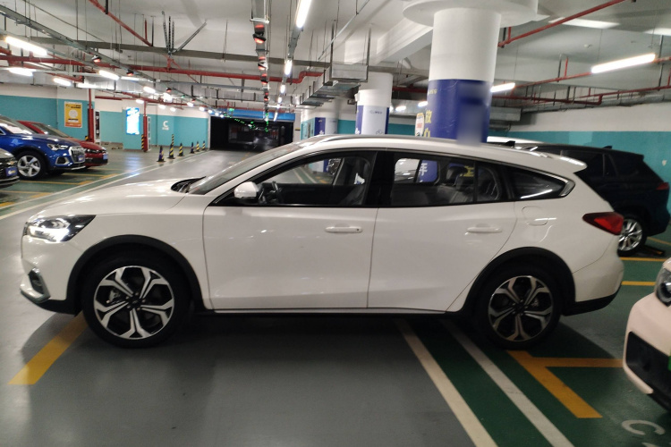 福特 福克斯 2021款 猎装版 EcoBoost 180 自动猎潮型车身外观6003