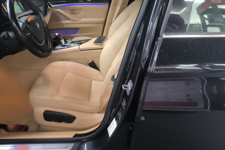 宝马5系 2014款 525Li 豪华设计套装局部细节19