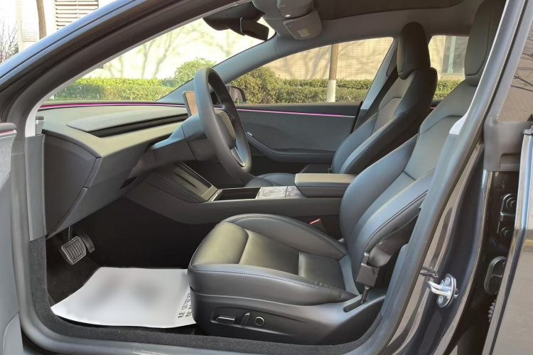 特斯拉 Model 3 2023款 后轮驱动版中控内饰7001