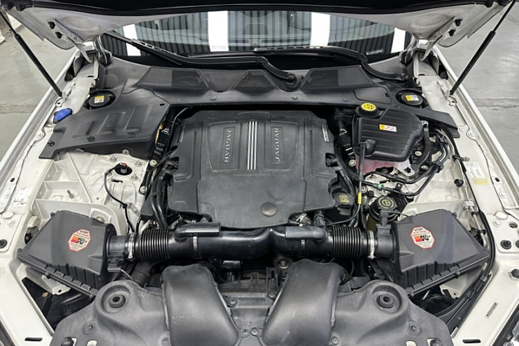 捷豹XJ 2015款  XJL 3.0 SC 两驱全景商务版局部细节9006