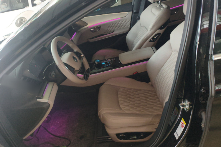 比亚迪 汉 2024款 DM-i 荣耀版 121KM 尊荣型中控内饰19